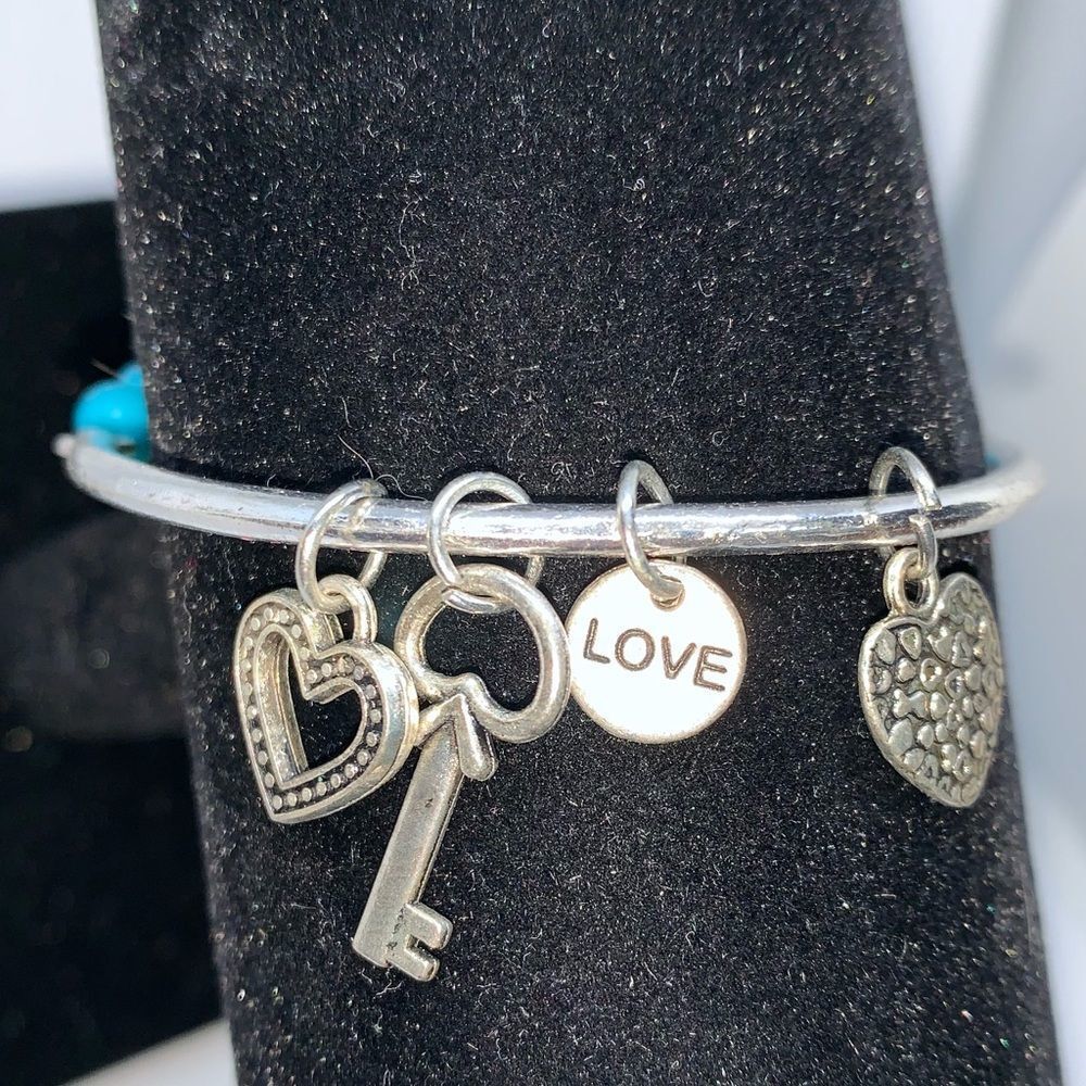 (U2) Turquoise Heart & Key Bracelet - Picture 2 of 4